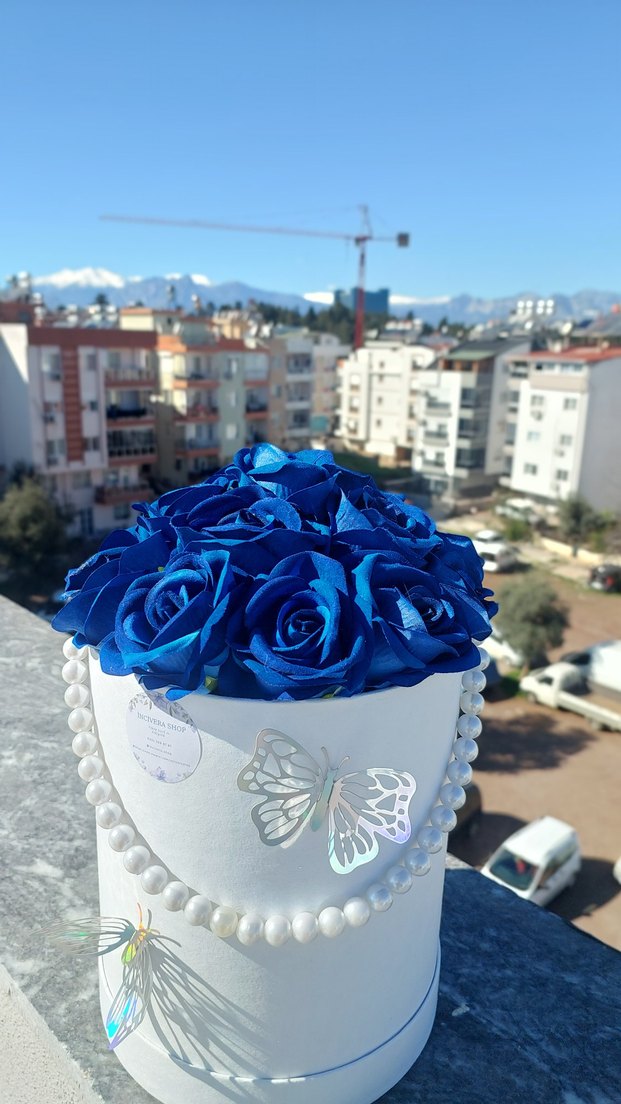 Mavi kadife gül ile incili kutu - Görsel 3