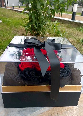 Kırmızı ve Siyah Gül Hediye Kutusu - Görsel 2