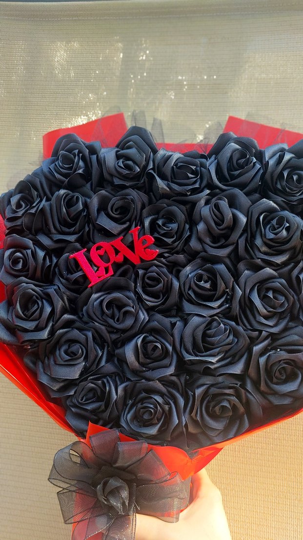siyah saten gül buketi - Görsel 2