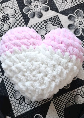 Pembe Beyaz Kalp Desenli Yumuşak Yastık - Görsel 3