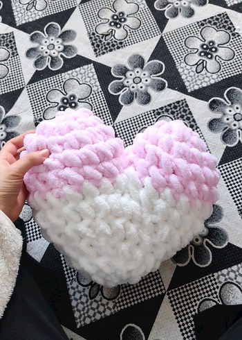 Pembe Beyaz Kalp Desenli Yumuşak Yastık - Görsel 2