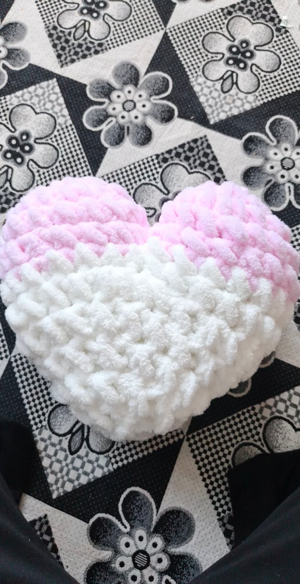 Pembe Beyaz Kalp Desenli Yumuşak Yastık - Görsel 3