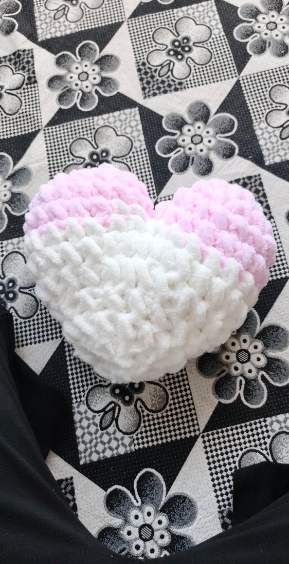 Pembe Beyaz Kalp Desenli Yumuşak Yastık - Görsel 4