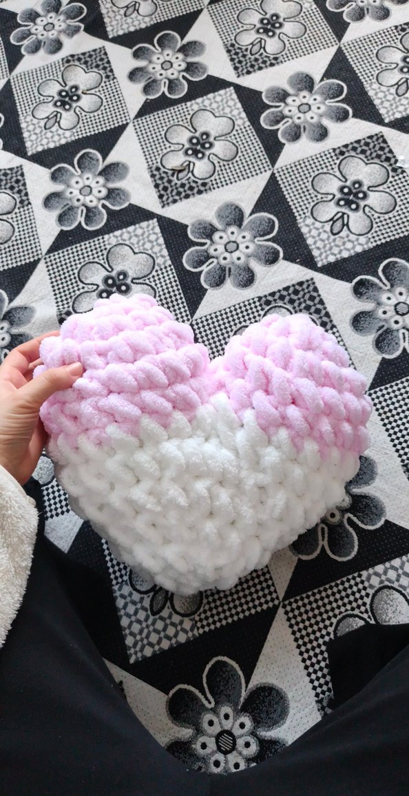 Pembe Beyaz Kalp Desenli Yumuşak Yastık - Görsel 2