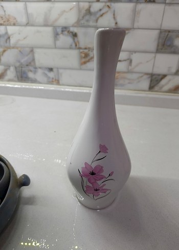 Beyaz Seramik Çiçek Desenli Vazo - Görsel 3