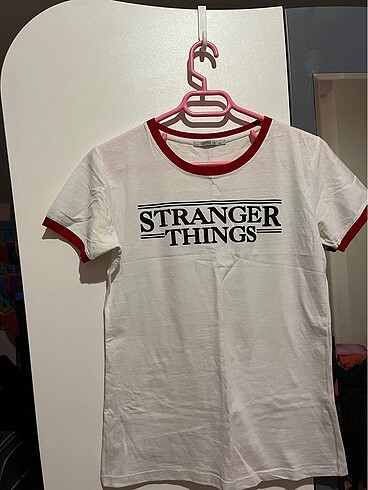 stranger things beyaz tişört