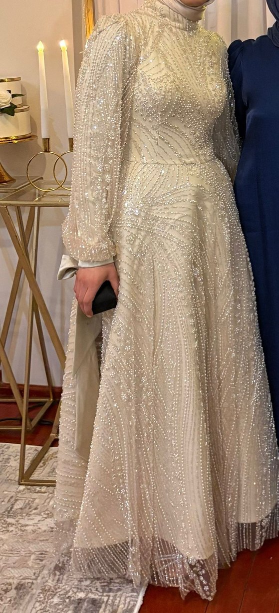 Drapeli İşlemeli Altın Uzun Abiye Elbise - Görsel 3