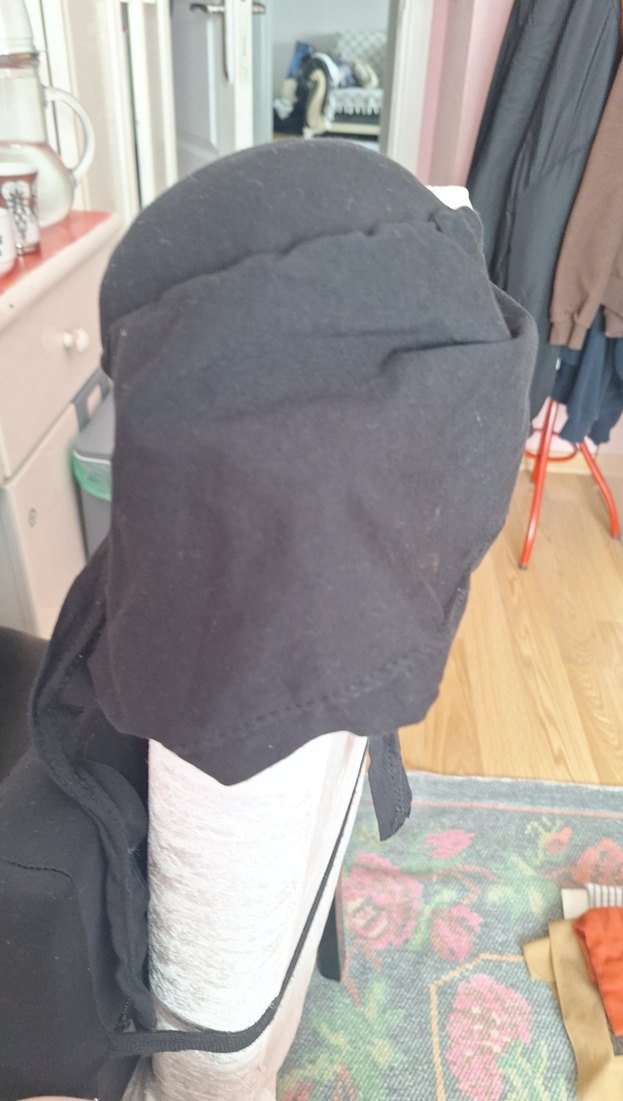 Siyah topuzlu bone - Görsel 2