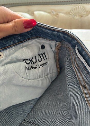 Kadın Mavi Bol Kesim Yırtık Kot Pantolon - Görsel 6