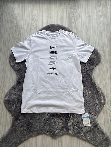 nike club+ tişört