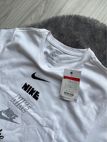 Nike nike club+ tişört