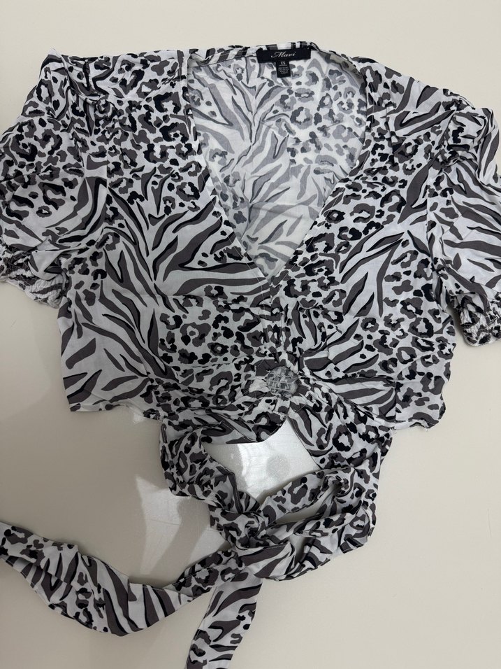 V Yaka Zebra Desenli Mini Bluz - Görsel 3