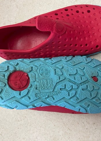 Decathlon Kırmızı Kaydırmaz Terlik