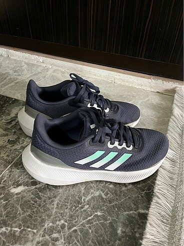 Adidas spor ayakkabı