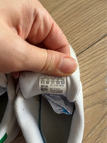 25 Beden beyaz Renk Adidas orijinal spor ayakkabı
