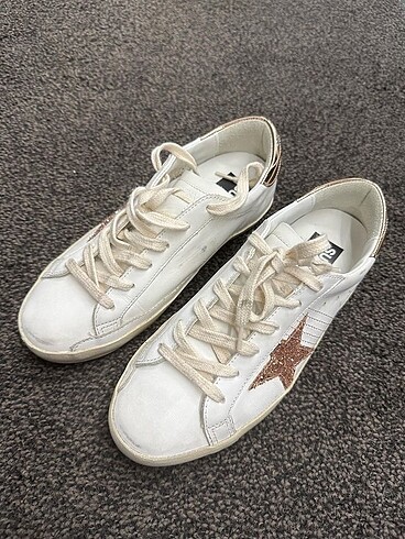 GOLDEN GOOSE