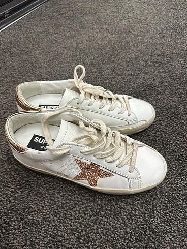 37 Beden beyaz Renk GOLDEN GOOSE