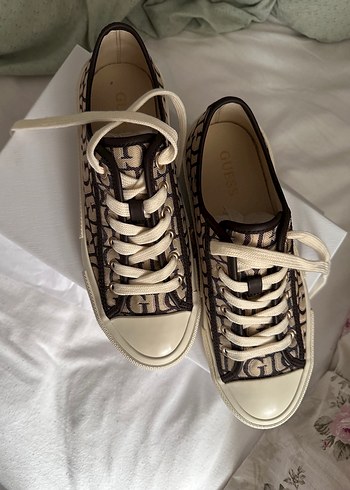 38 Beden Guess Kadın Günlük Baskılı Sneakers