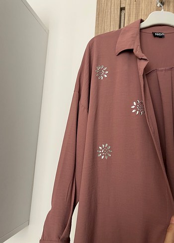 Yanları taşlı pembe kadın tunik - Görsel 2