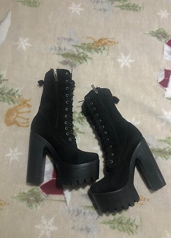 Gotik çizme bot