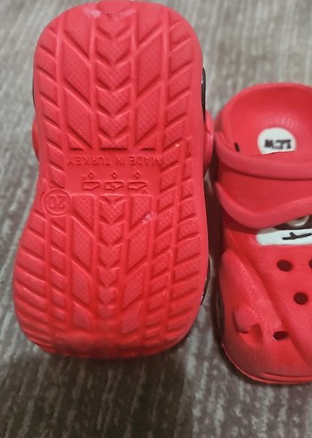 Kırmızı Tokalı Erkek Çocuk Terlik - Görsel 2