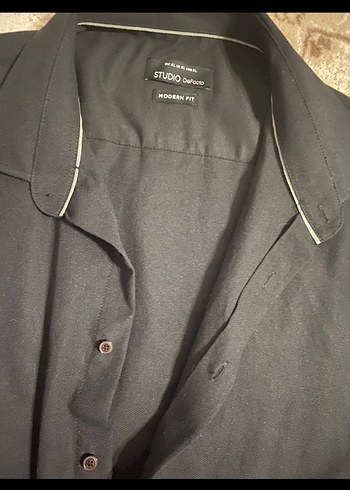 Düğmeli Siyah Erkek Gömlek - Görsel 2