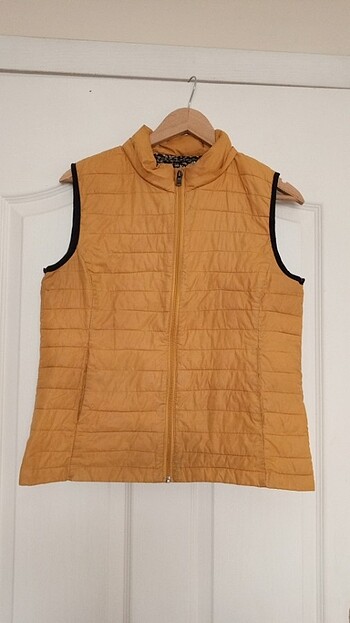 STRADİVARiUS MARKA YELEK YENİ