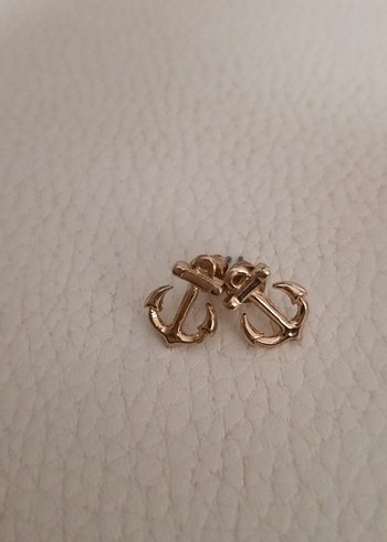 Beden Altın Renk Mini Çapa Küpe