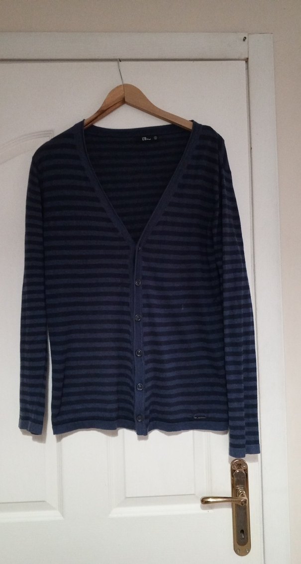 Düğmeli Lacivert V Yakalı Kadın Hırka - Görsel 2