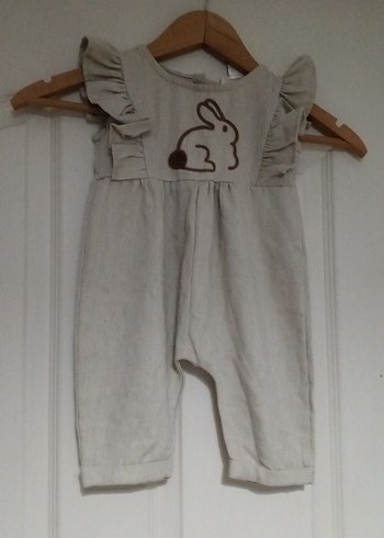 Bej Kız Bebek Fırfırlı Nakışlı Tulum - Görsel 2