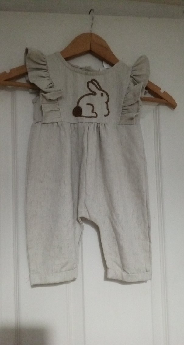 Bej Kız Bebek Fırfırlı Nakışlı Tulum - Görsel 3