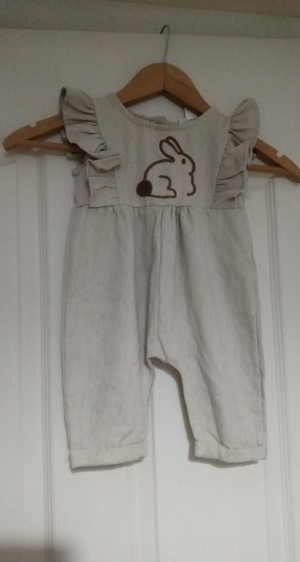 Bej Kız Bebek Fırfırlı Nakışlı Tulum - Görsel 4