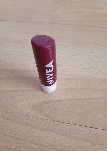 Nivea Bordo Parlak Ruj