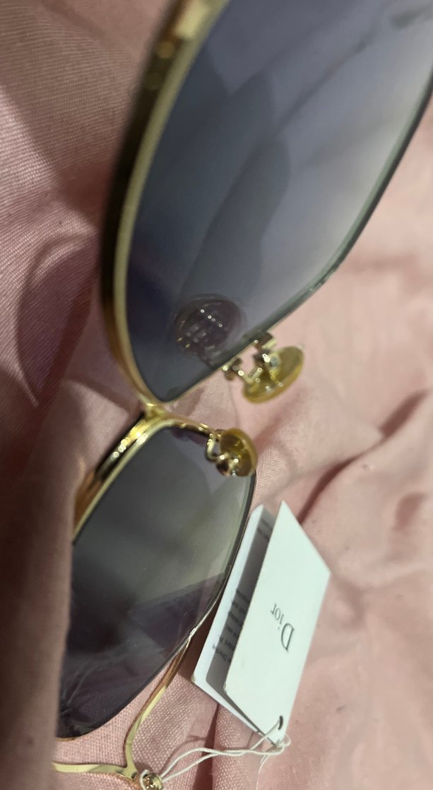 Parlak Altın Çerçeveli Kadın Güneş Gözlüğü - Görsel 4