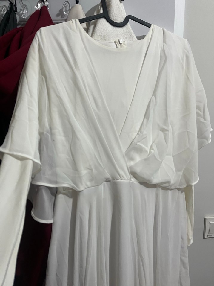 Uzun Beyaz V Yaka Salaş Kadın Elbise - Görsel 2