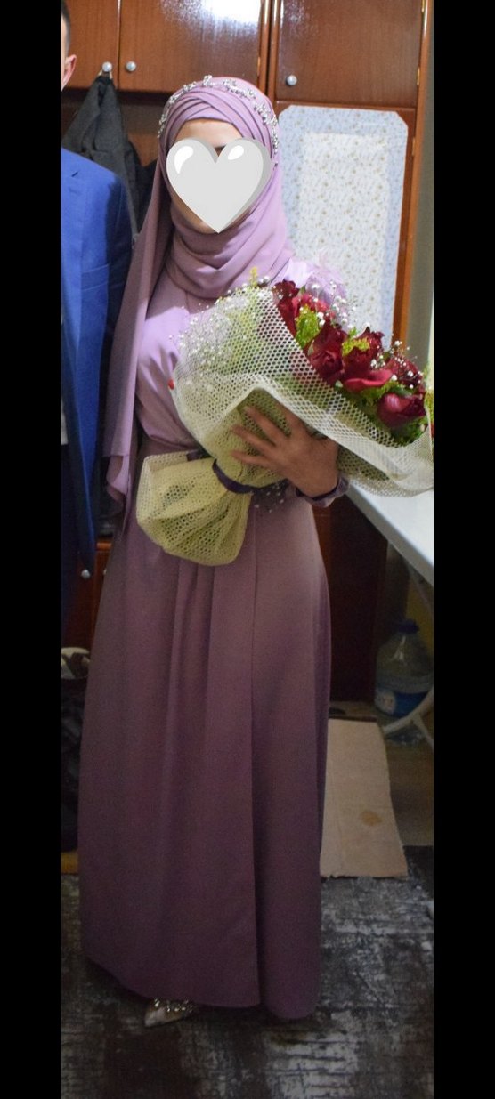 Uzun Yeşil Nakışlı Drapeli Abiye - Görsel 4