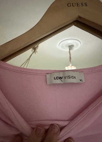 LC Waikiki Pembe Kısa Kollu V Yaka Bluzu