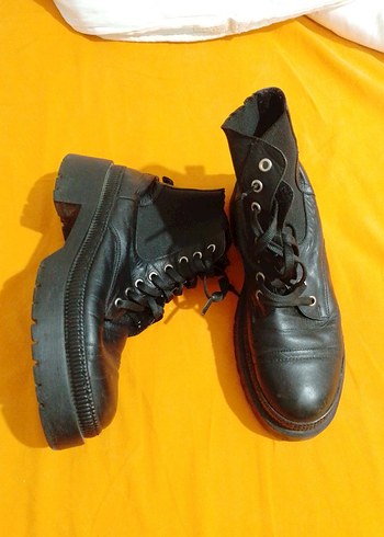 Siyah Kemerli Platform Topuklu Punk Botlar