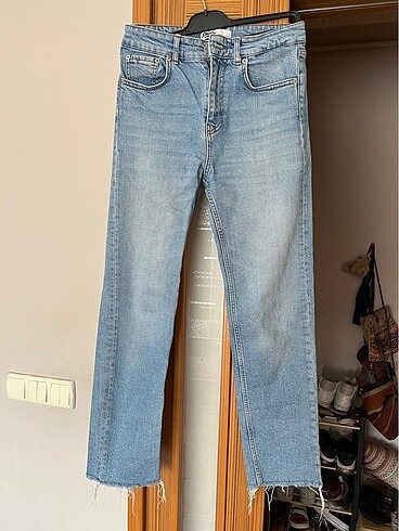 Paçası kesik model jean