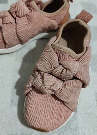 Zara pudra renk.