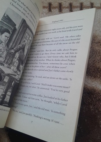 Christmas in Prague - Joyce Hannam - Görsel 3