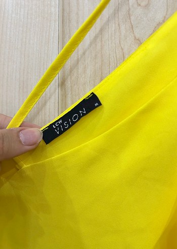 Sarı V Yaka Kolsuz Mini Bluz - Görsel 2