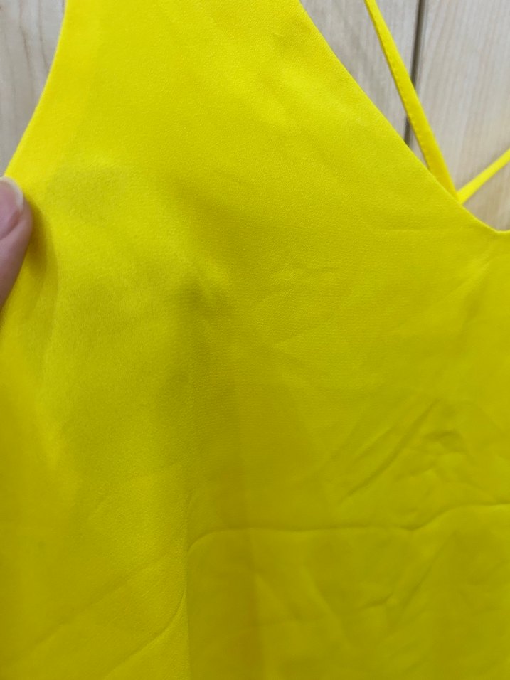 Sarı V Yaka Kolsuz Mini Bluz - Görsel 4