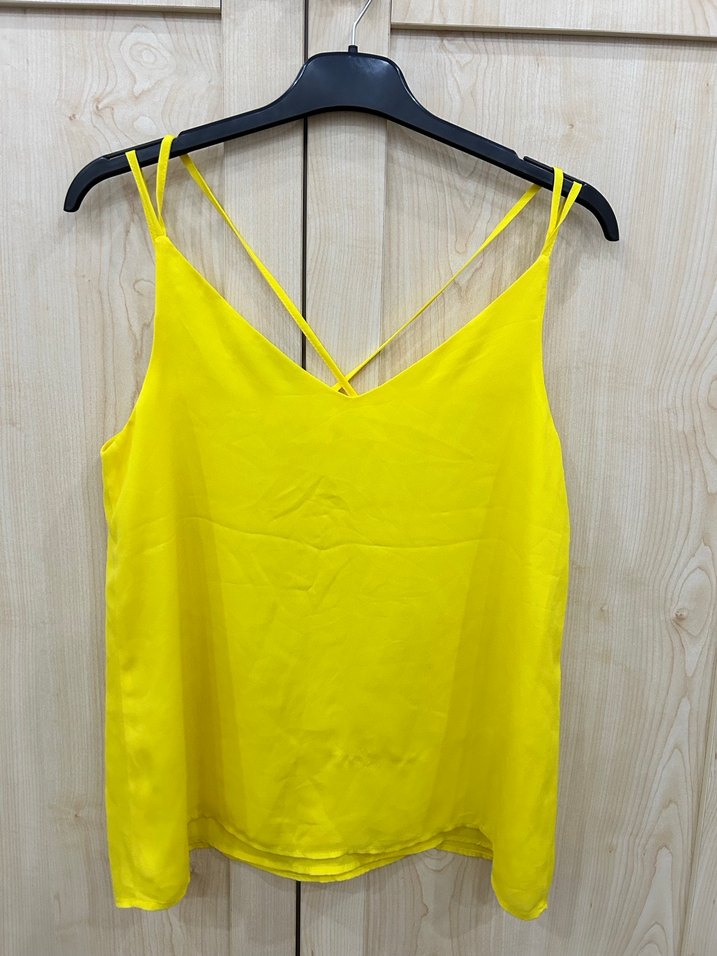 Sarı V Yaka Kolsuz Mini Bluz - Görsel 3