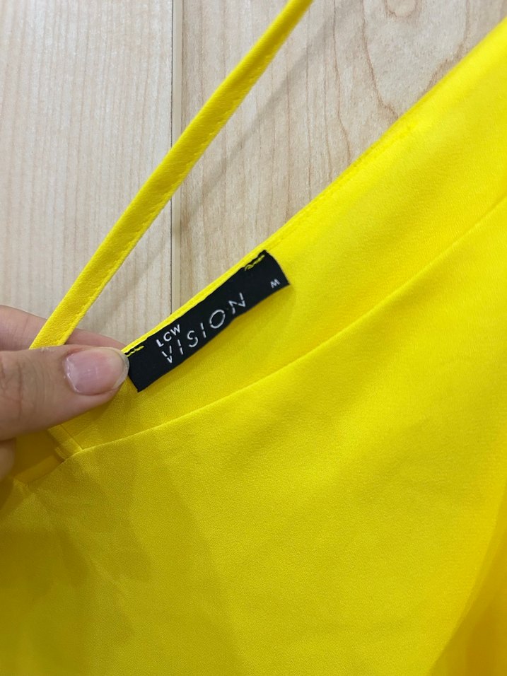 Sarı V Yaka Kolsuz Mini Bluz - Görsel 2