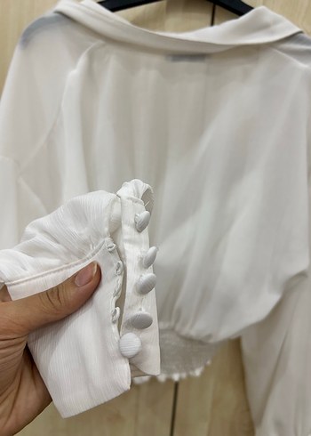 Düğmeli Beyaz V-Yaka Uzun Kollu Kadın Gömlek - Görsel 6