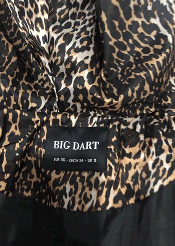 Uzun Siyah Yılan Desenli Kemerli Yağmurluk trençkot - Görsel 3