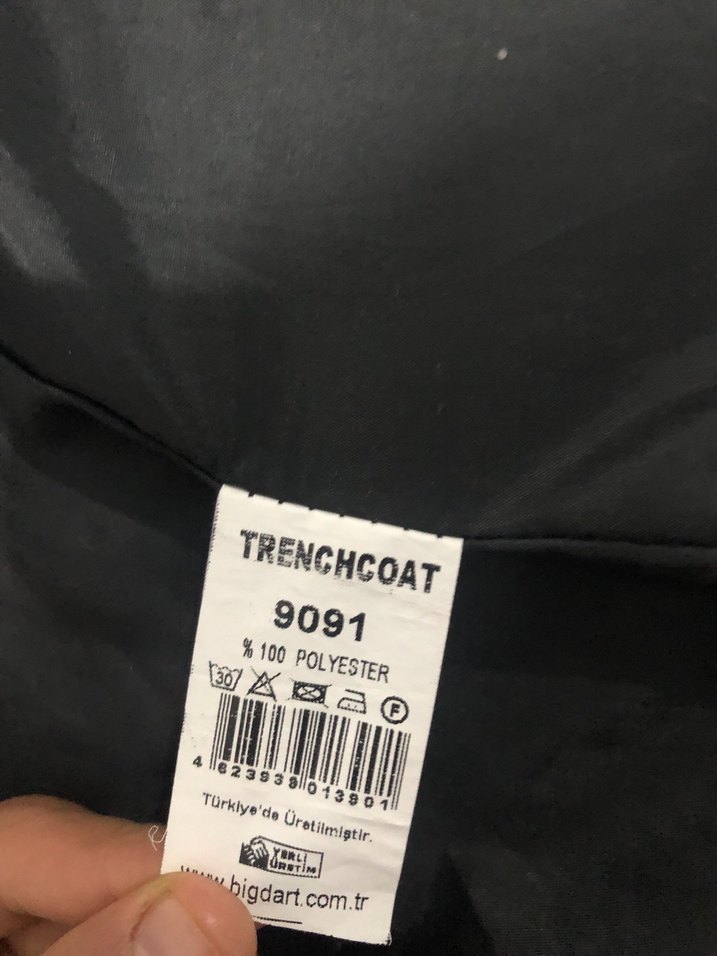 Uzun Siyah Yılan Desenli Kemerli Yağmurluk trençkot - Görsel 4