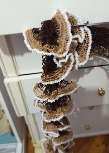 Kadın Kahverengi Fırfırlı Triko Şal - Görsel 2