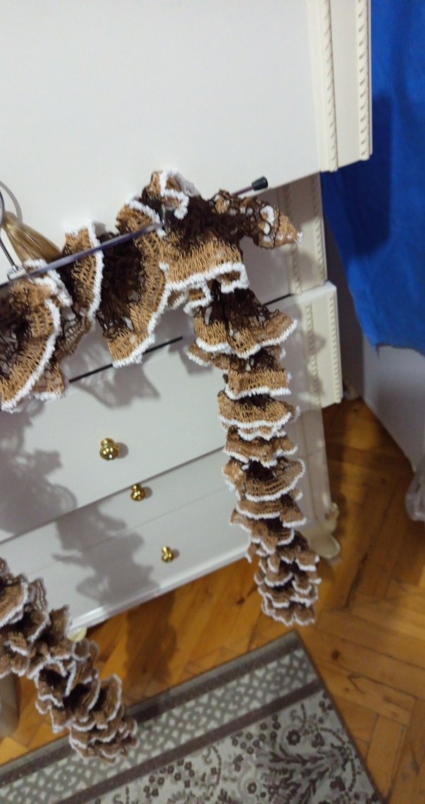 Kadın Kahverengi Fırfırlı Triko Şal - Görsel 3